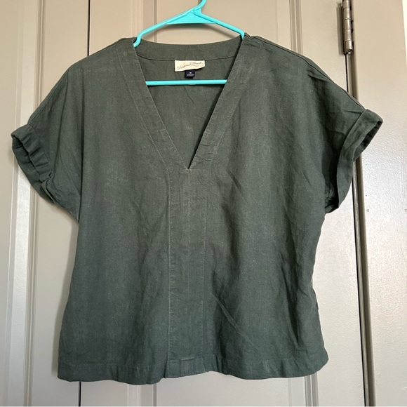 Universal Thread Medium Top Short Sleeve V-Neck Crop Blouse Olive Green Boxy - Picture 2 of 5